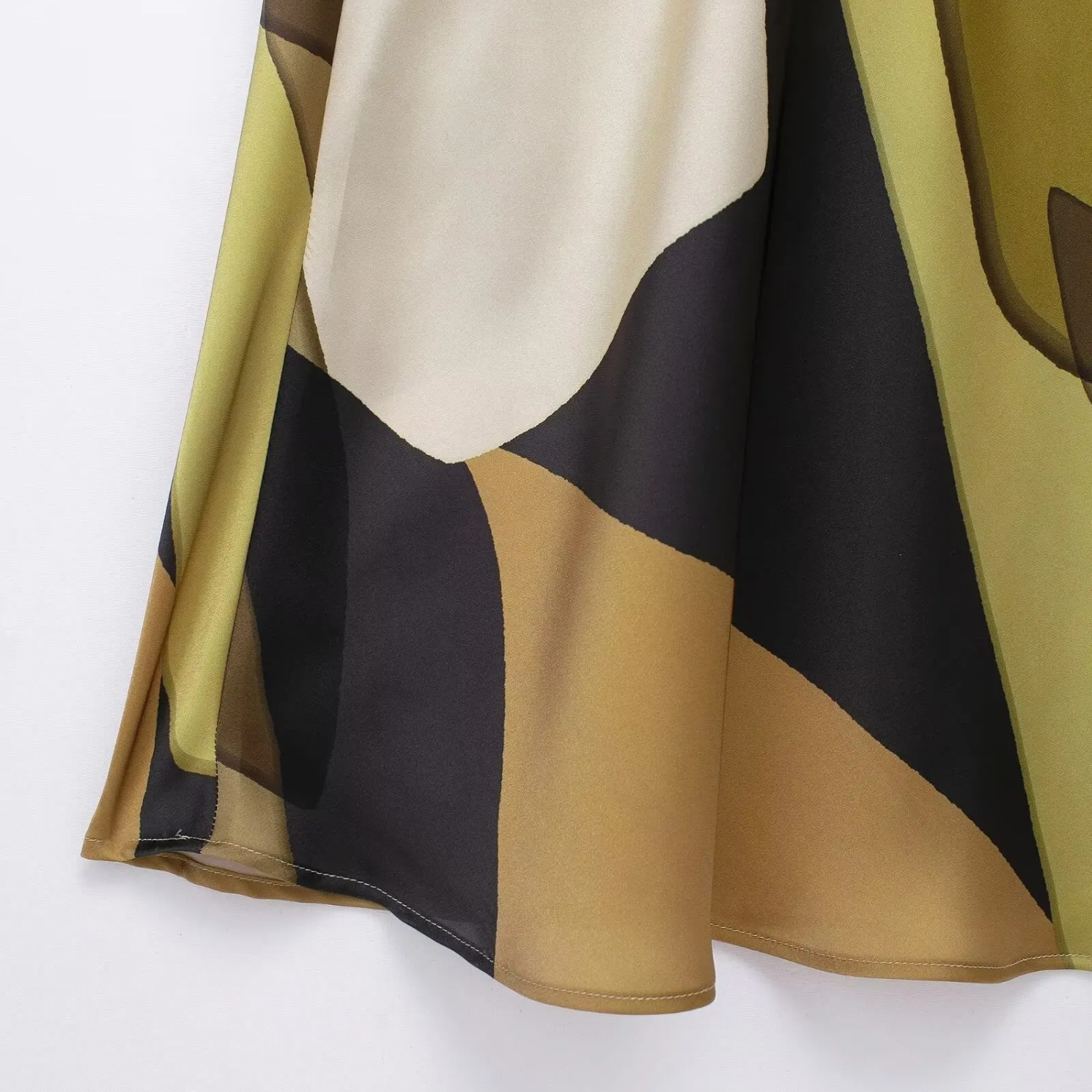 Gia | Abito Lungo con Stampa Vintage, Scollo Tondo e Dettaglio Cut-Out sul Retro