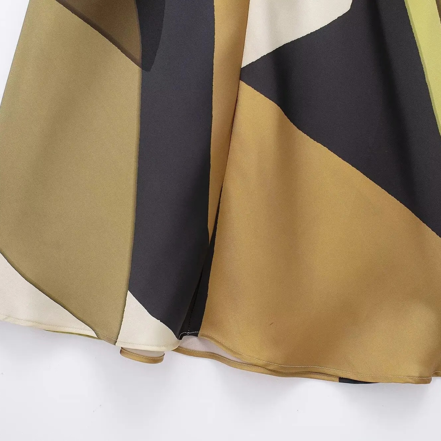Gia | Abito Lungo con Stampa Vintage, Scollo Tondo e Dettaglio Cut-Out sul Retro