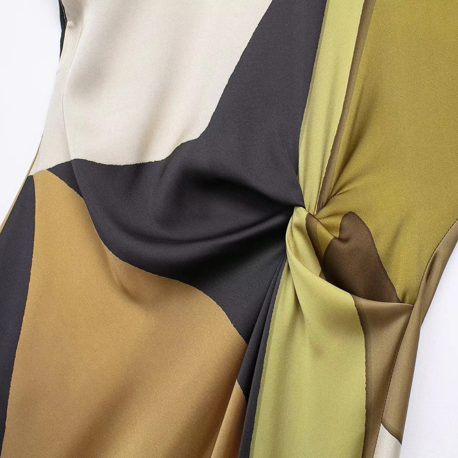 Gia | Abito Lungo con Stampa Vintage, Scollo Tondo e Dettaglio Cut-Out sul Retro
