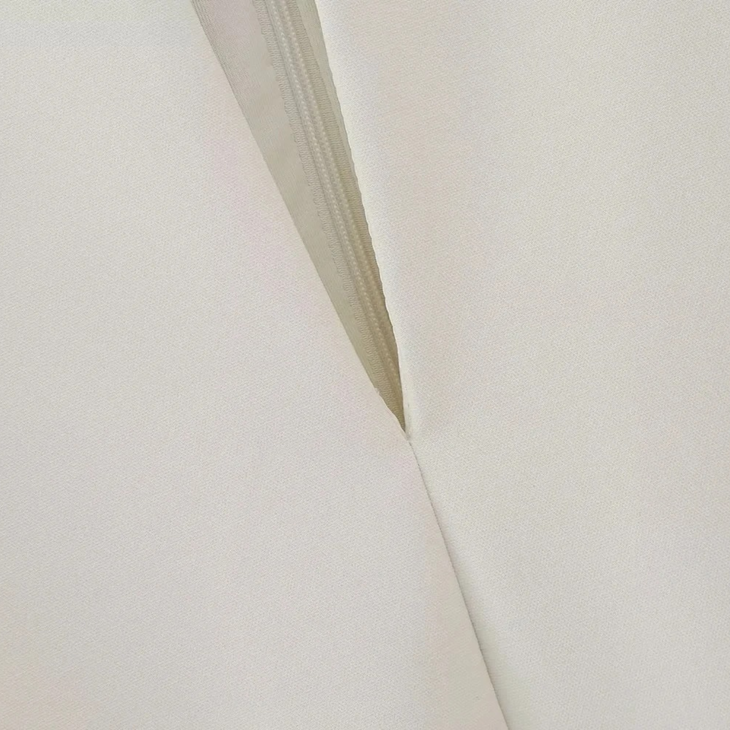 Luna | Abito Mini in Ecopelle con Dettagli Cut-Out e Fibbia