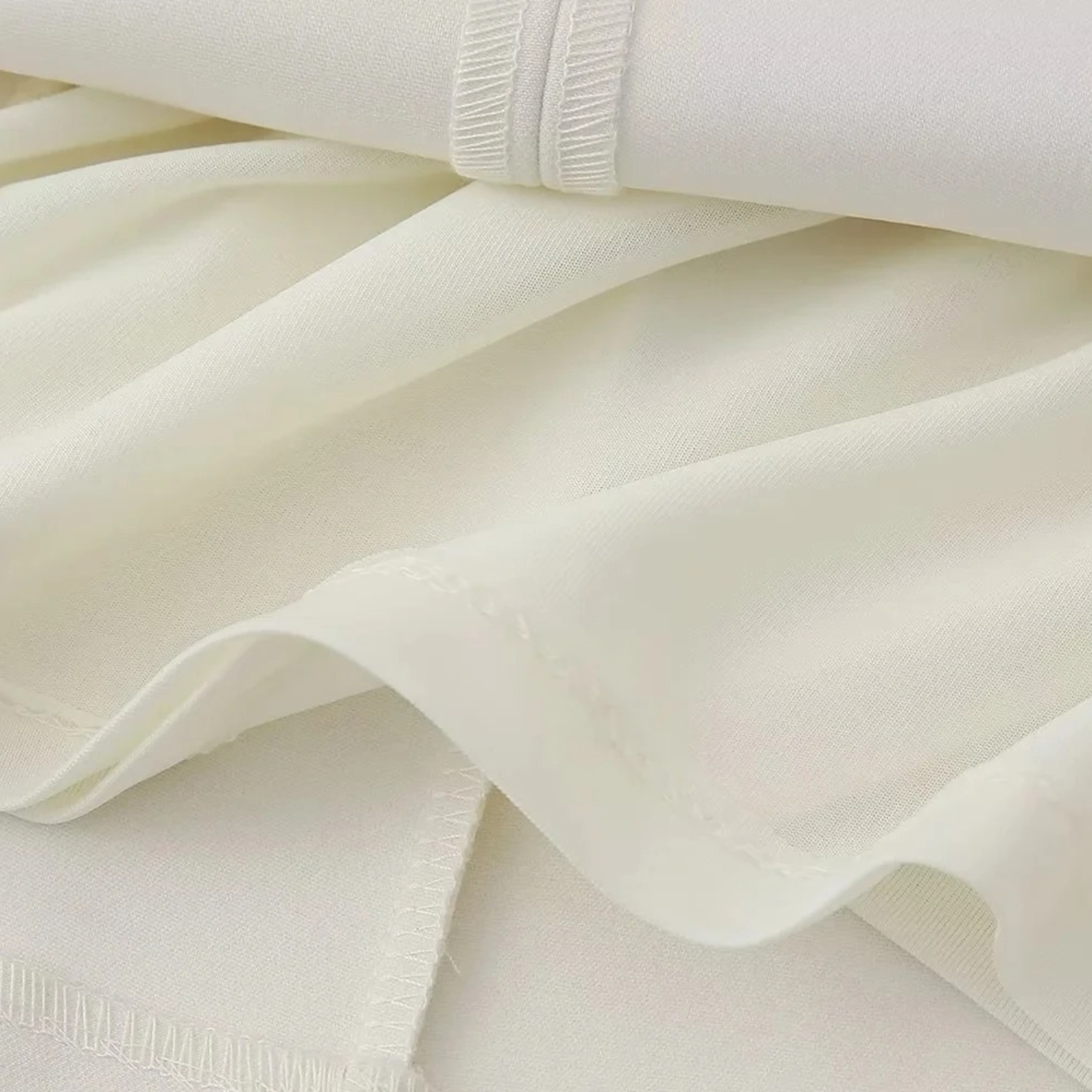 Luna | Abito Mini in Ecopelle con Dettagli Cut-Out e Fibbia