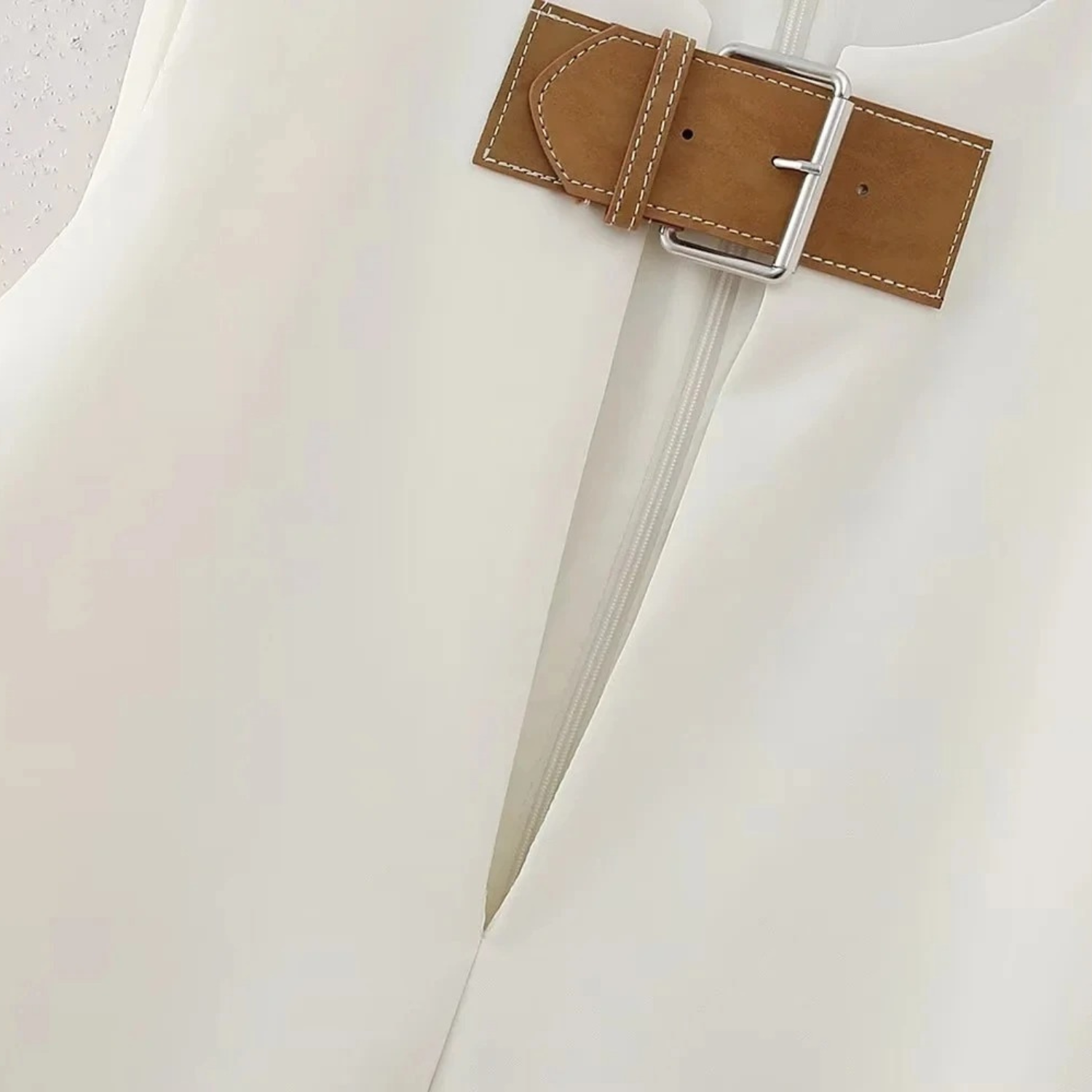 Luna | Abito Mini in Ecopelle con Dettagli Cut-Out e Fibbia