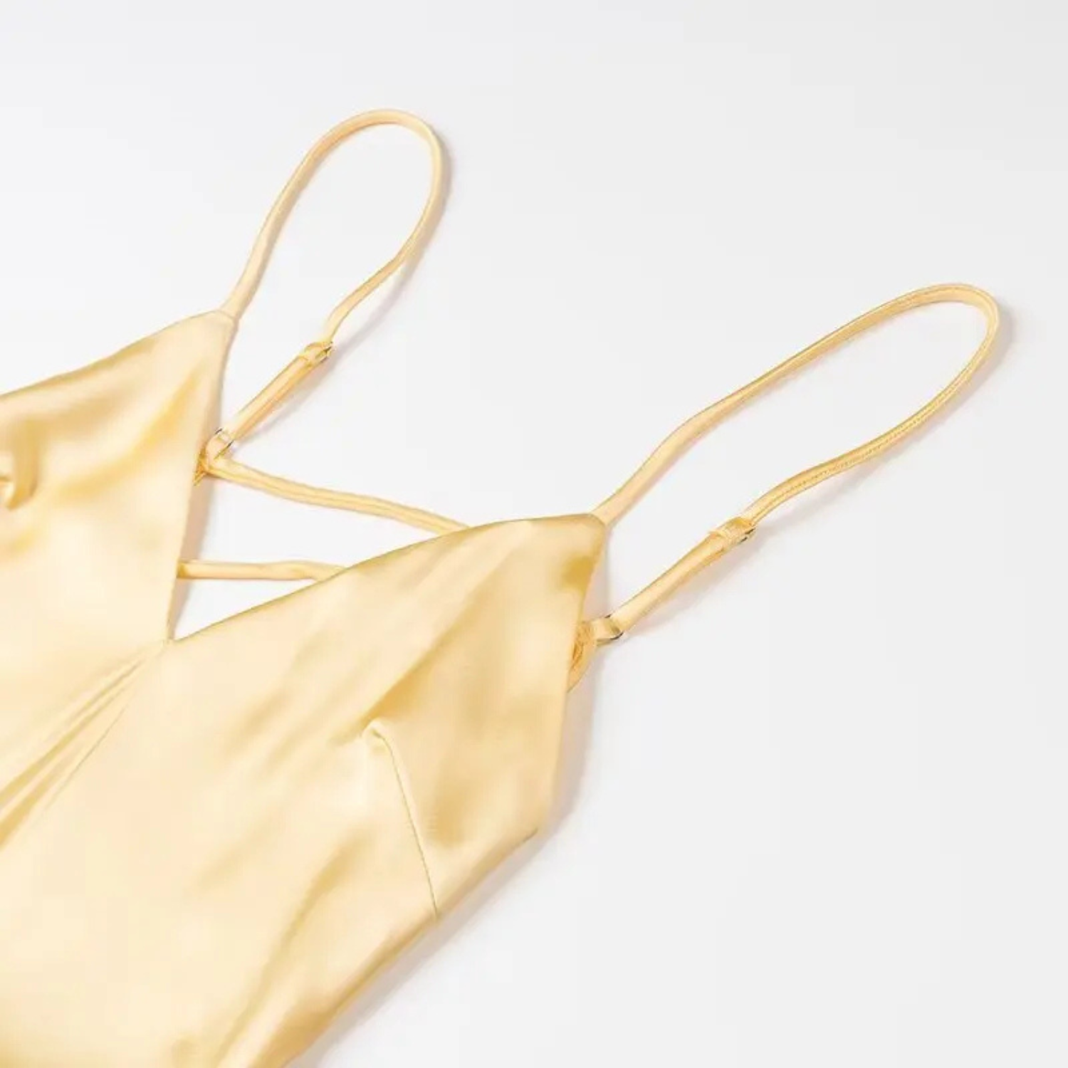 Lola | Abito Lungo Giallo in Raso con Scollo a V e Spalline Sottili