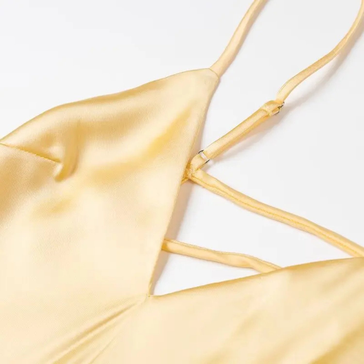 Lola | Abito Lungo Giallo in Raso con Scollo a V e Spalline Sottili