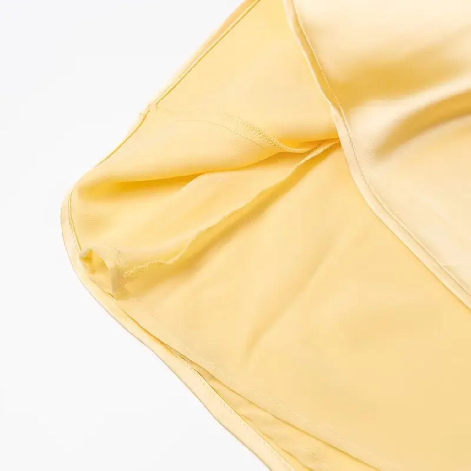 Lola | Abito Lungo Giallo in Raso con Scollo a V e Spalline Sottili