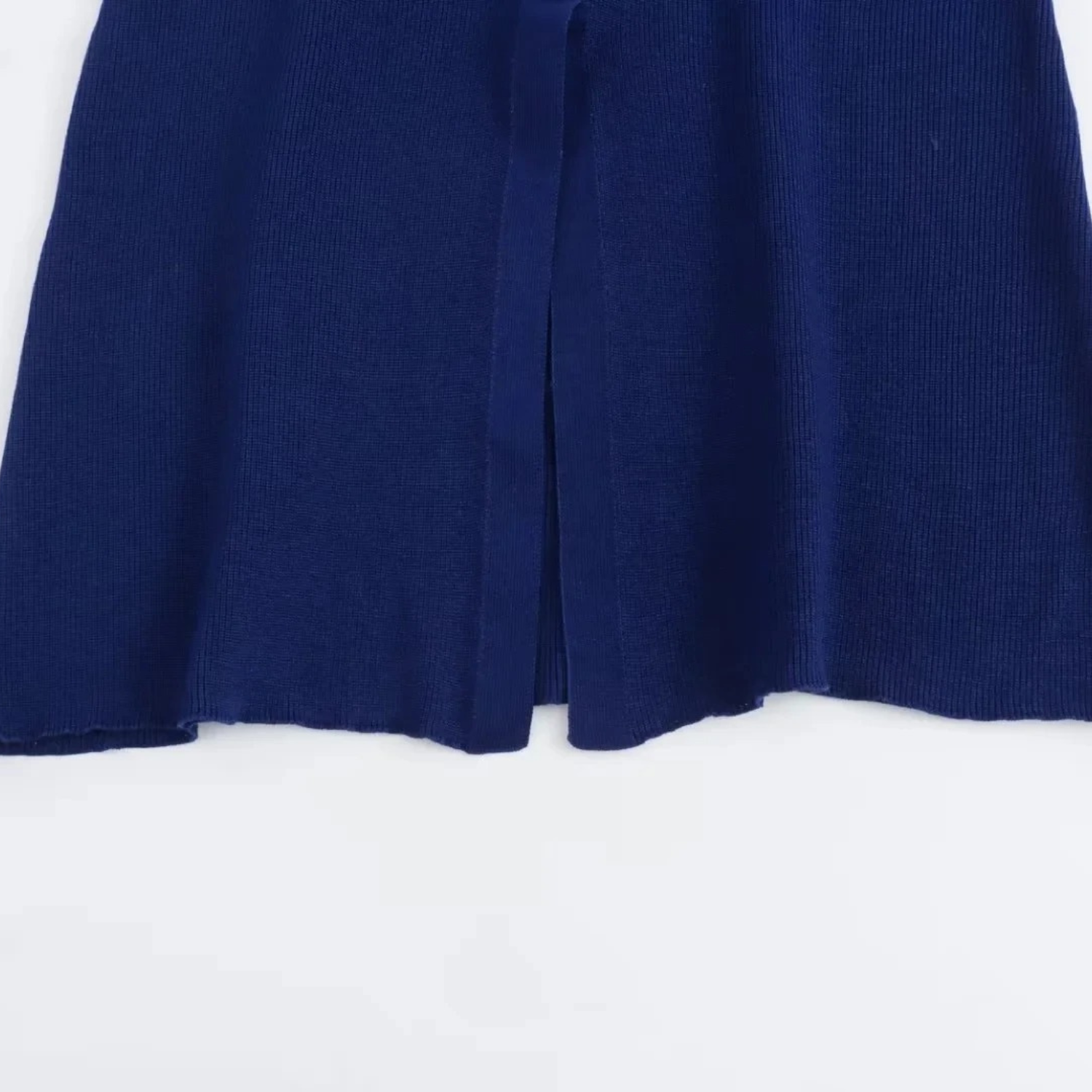 Nina | Abito Midi in Maglia con Bottoni, Scollo Tondo e Tasche